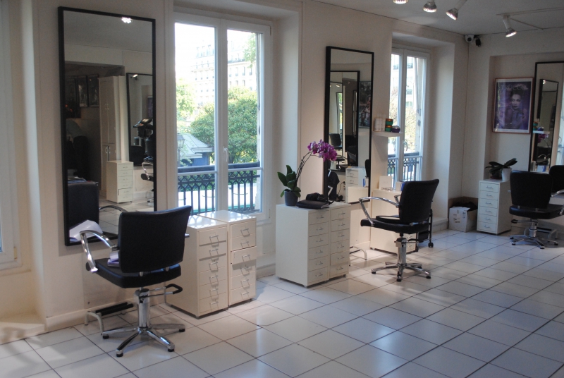 salon-coiffure-DALUIS-min_floor-home-office-property-living-room-room-781228-pxhere.com